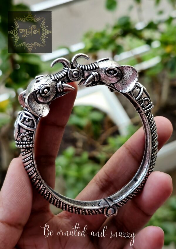 Silver/Antique Chur