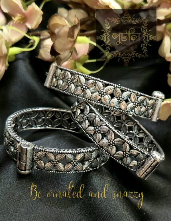 Silver/Antique Chur