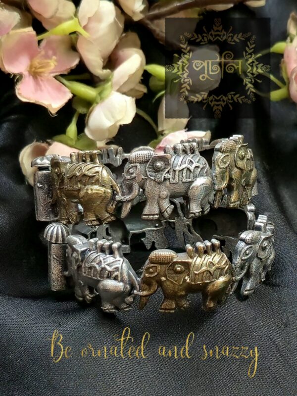 Silver/Antique Chur