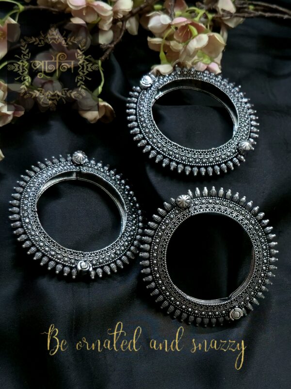 Silver/Antique Chur